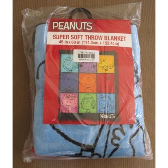New Peanuts Snoopy Charlie Brown Fleece Plush Throw Gift Blanket Lucy Sally NIP - Picture 2 of 2